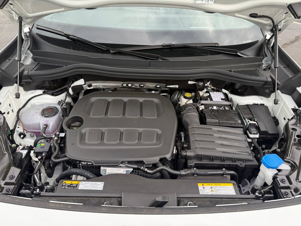 New 2026 Volkswagen Tiguan SE R-Line FWD image 16