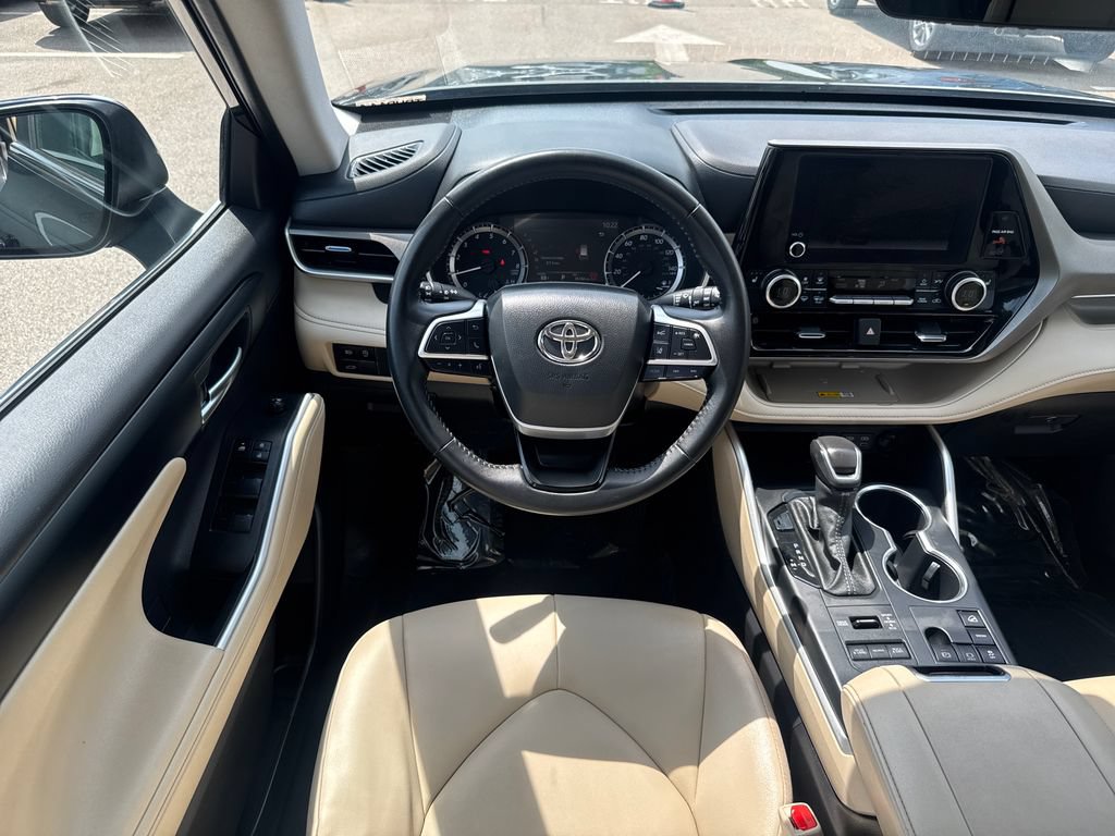 Used 2025 Toyota Highlander XLE AWD/4WD image 13
