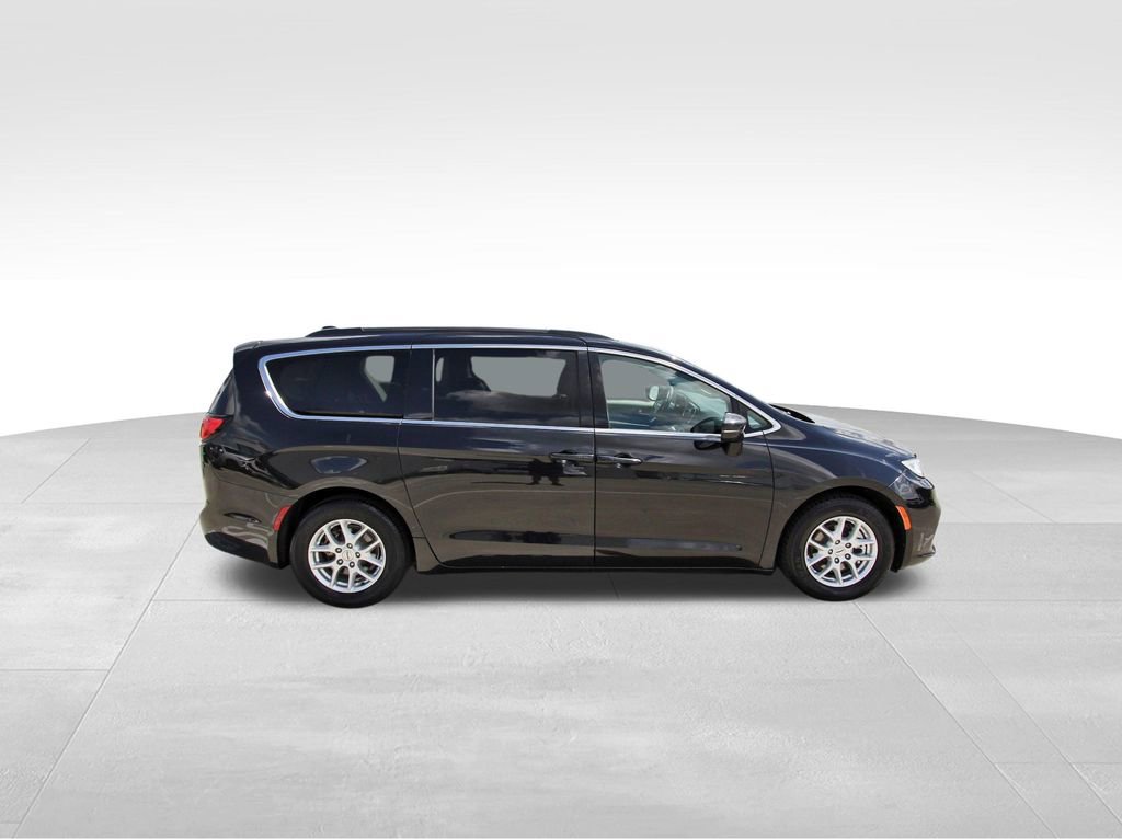 Used 2022 Chrysler Pacifica Touring-L image 5