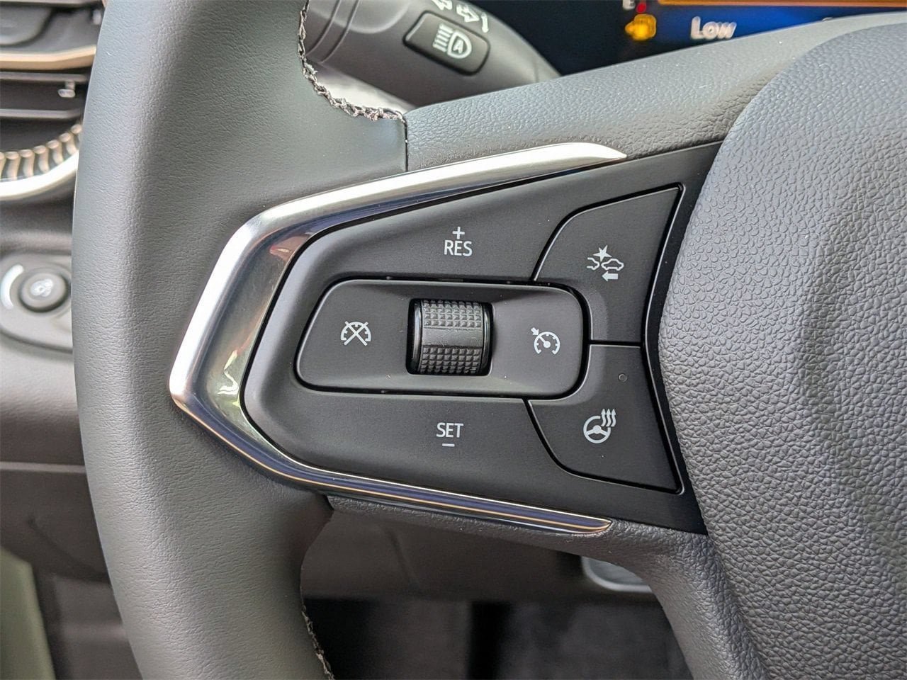 New 2026 Chevrolet Trax ACTIV w/ Sunroof Package FWD image 15
