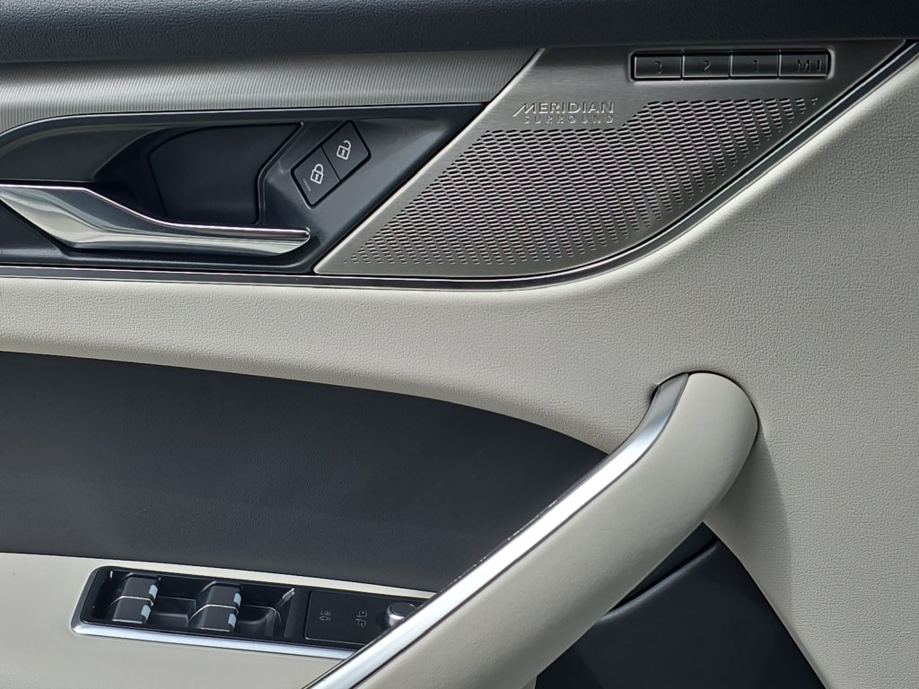 Certified 2025 Jaguar F-PACE R-Dynamic S AWD/4WD image 28