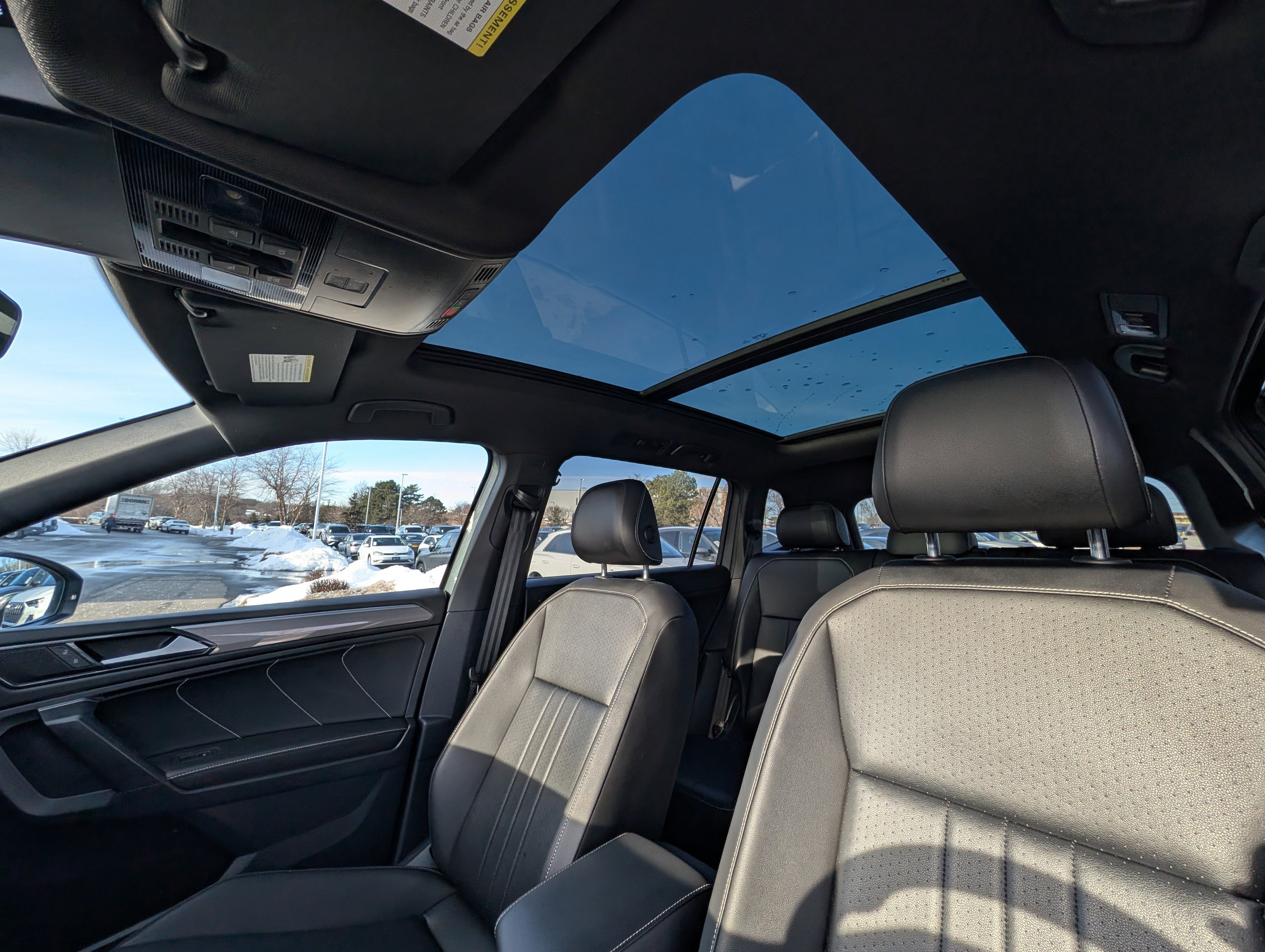 Used 2022 Volkswagen Tiguan SE R-Line image 29