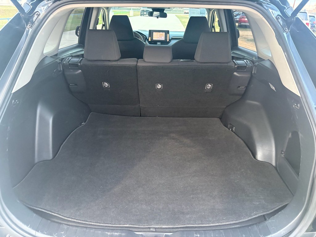 Used 2019 Toyota RAV4 LE image 24