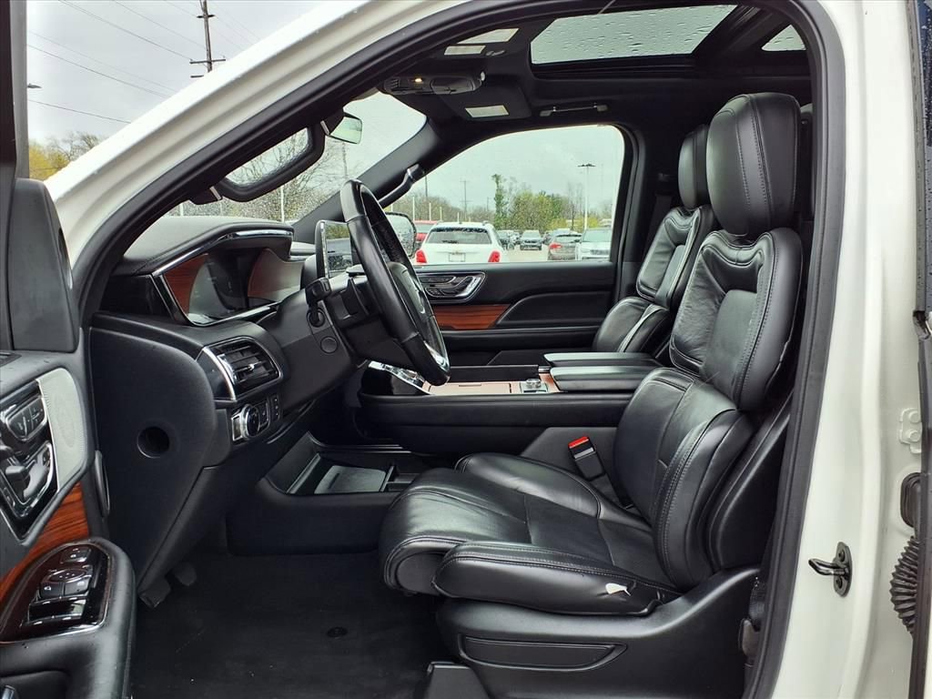 Used 2019 Lincoln Navigator Reserve AWD/4WD image 19