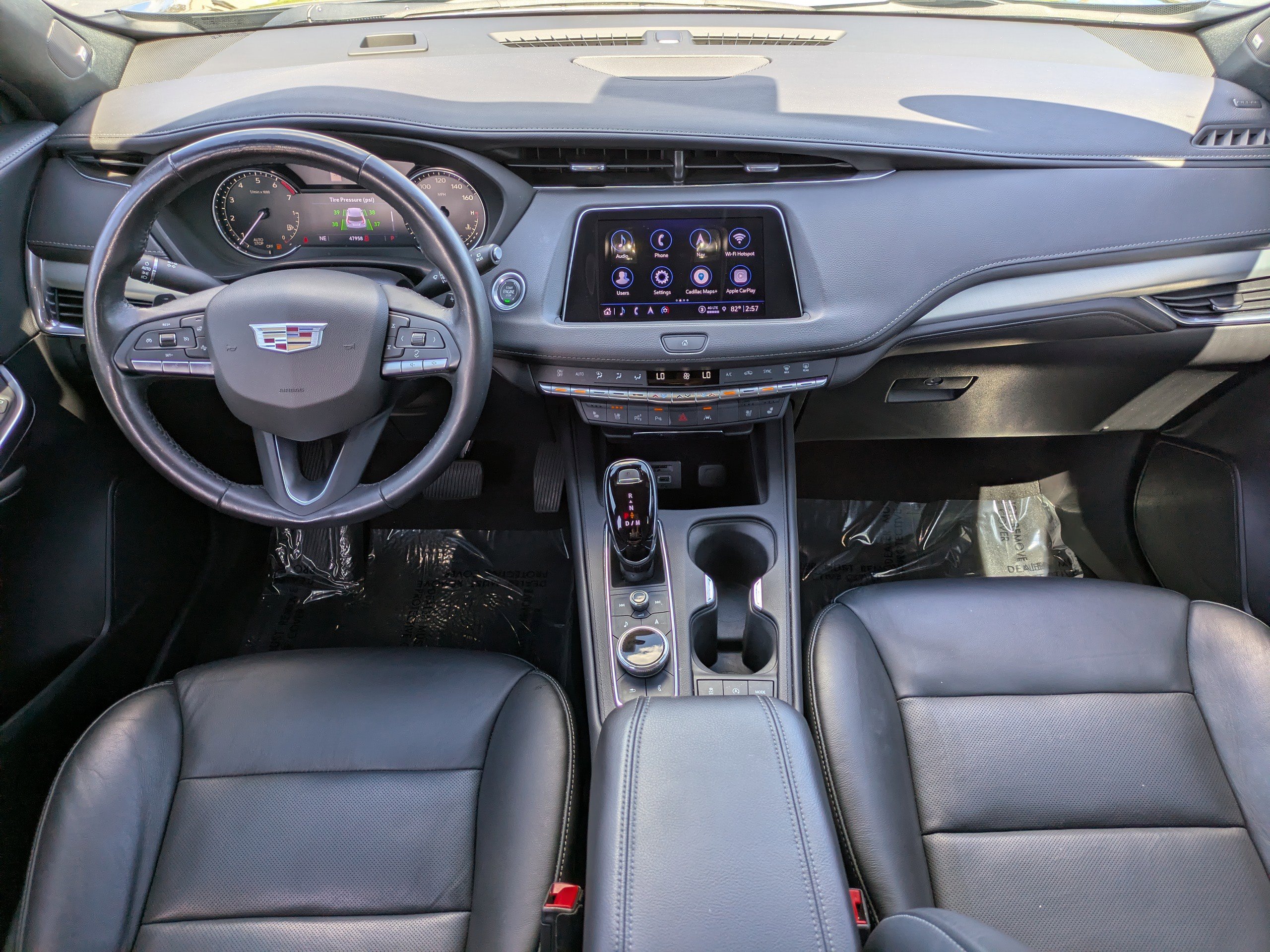 Used 2022 Cadillac XT4 Premium Luxury w/ Enhanced Visibility Package image 14