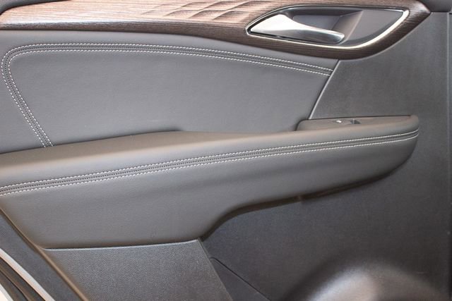 Used 2023 Buick Envision Avenir image 18