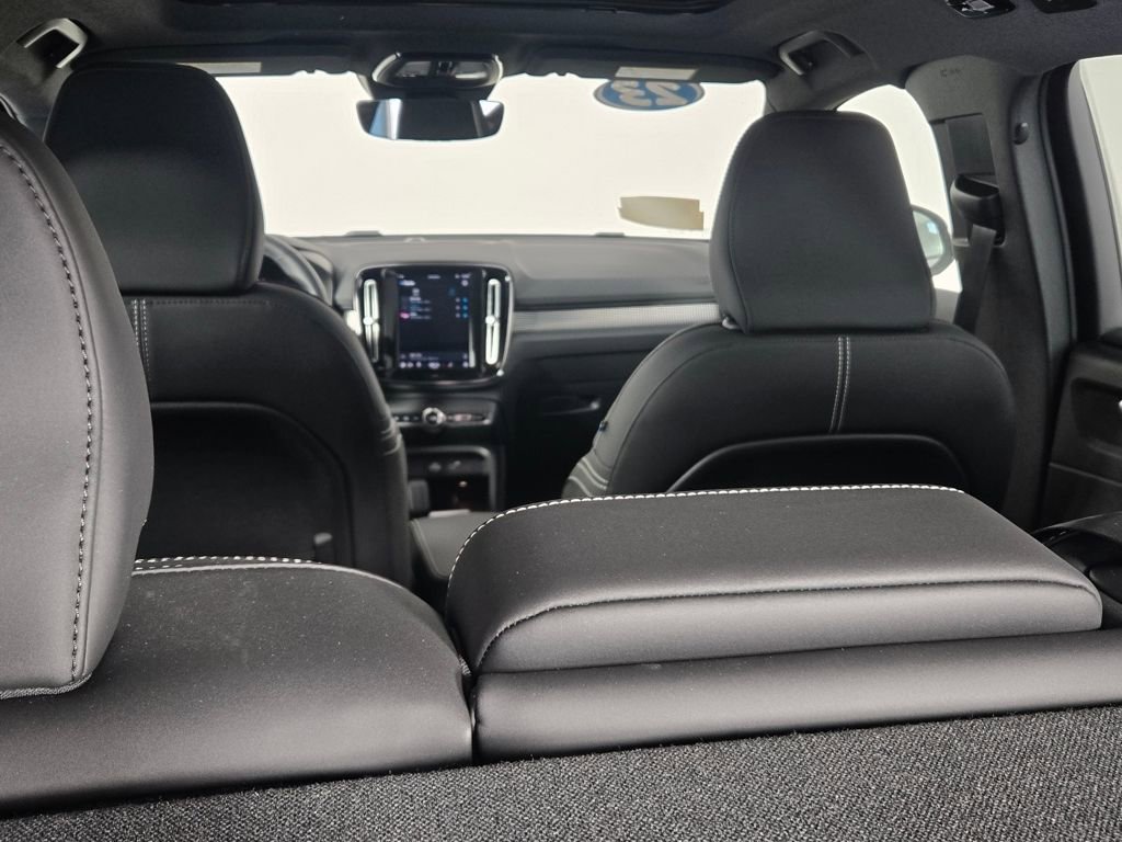 Certified 2023 Volvo XC40 B5 Ultimate w/ Climate Package image 9
