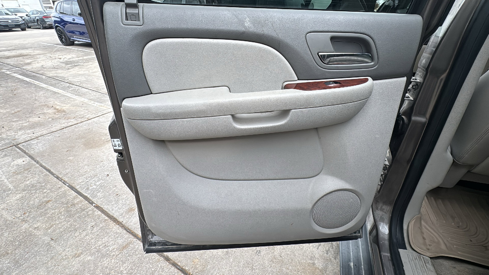 Used 2013 Chevrolet Suburban LT image 16