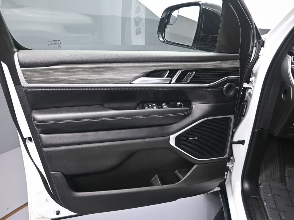 Used 2024 Jeep Wagoneer L Series II w/ Flexible Seating Group image 9