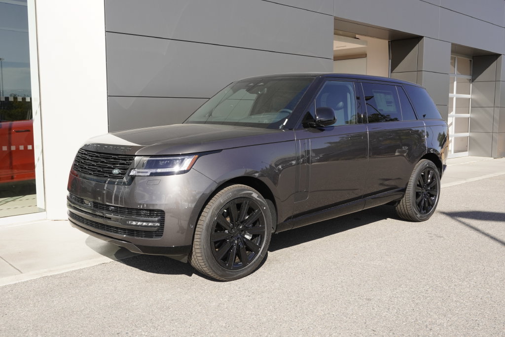New 2026 Land Rover Range Rover Long Wheelbase SE AWD/4WD image 3