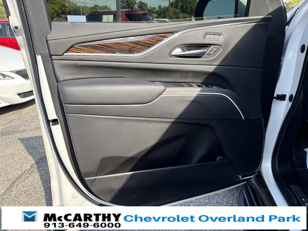 Used 2021 Cadillac Escalade ESV Premium Luxury w/ LPO, Illumination Package image 21