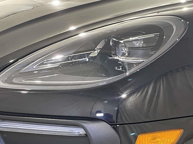 Certified 2026 Porsche Macan Turbo AWD/4WD image 15