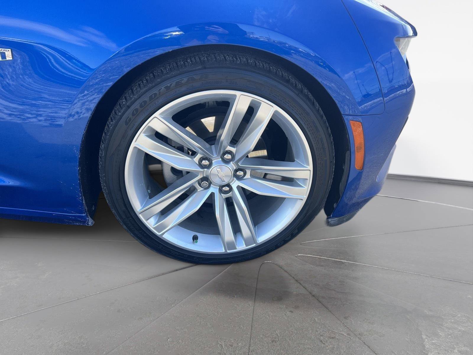 Used 2018 Chevrolet Camaro LT w/ RS Package image 9