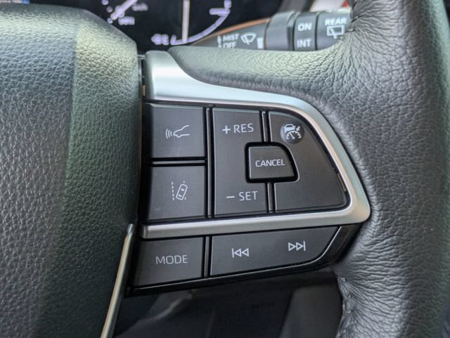 Used 2023 Toyota Sienna XLE FWD image 17