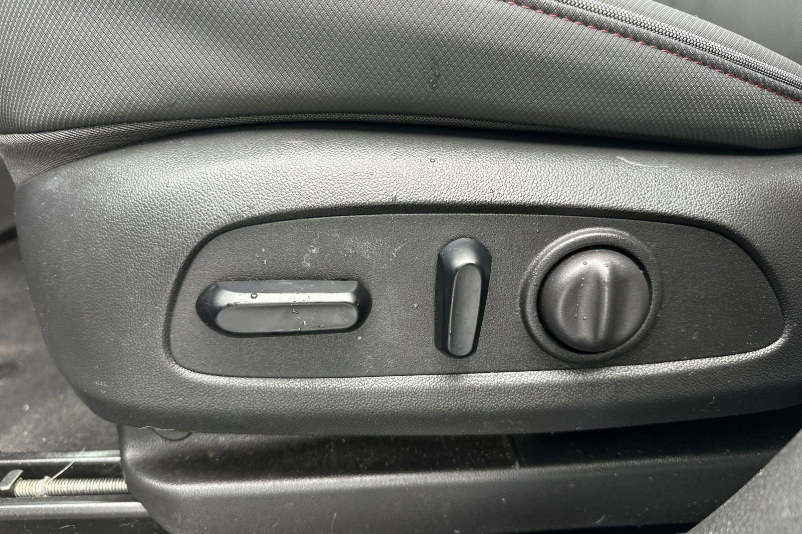 Used 2023 Chevrolet TrailBlazer RS w/ Sun and Liftgate Package image 13