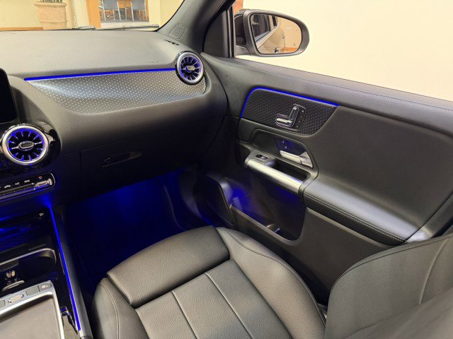 Used 2025 Mercedes-Benz GLA 250 image 10