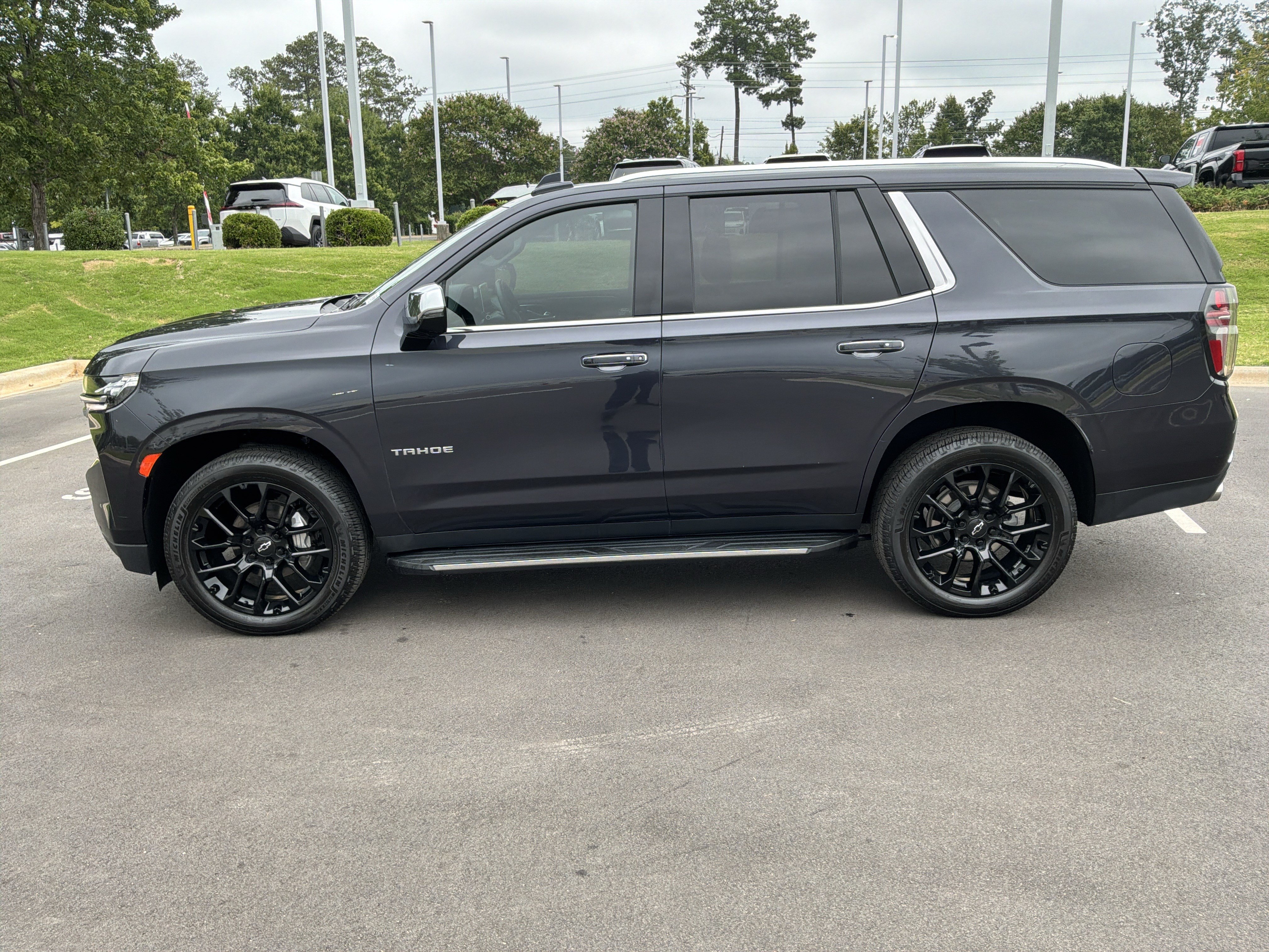Used 2023 Chevrolet Tahoe Premier AWD/4WD image 7