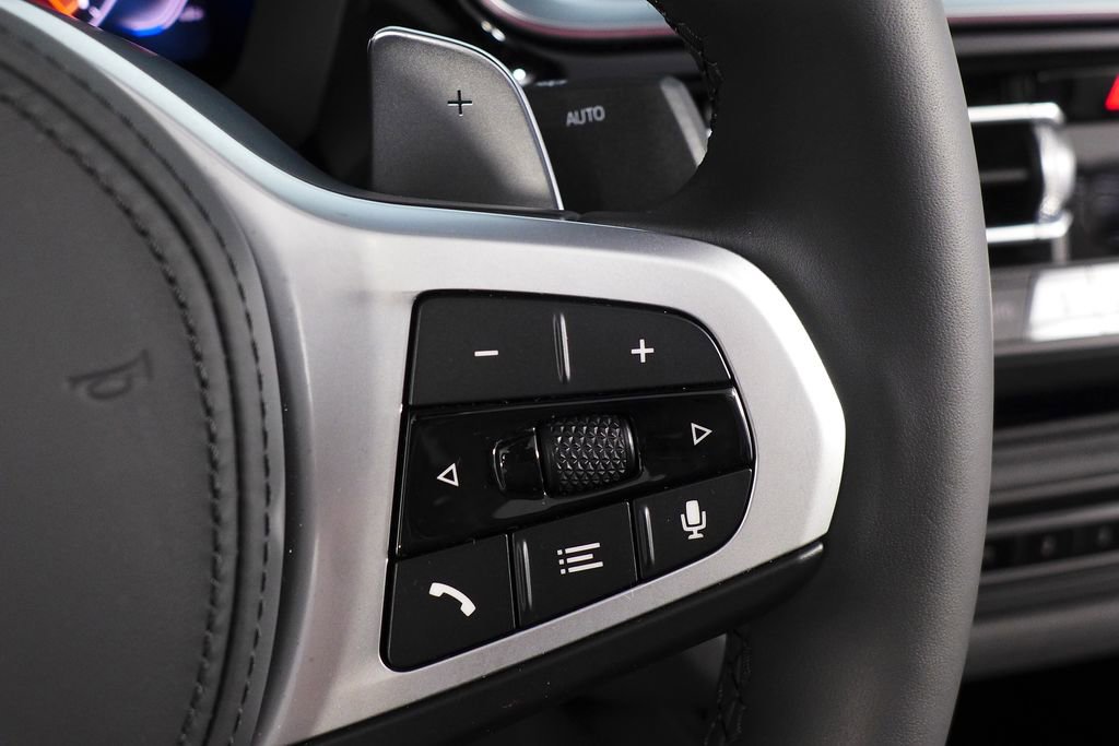 Used 2025 BMW Z4 M40i w/ Premium Package image 26