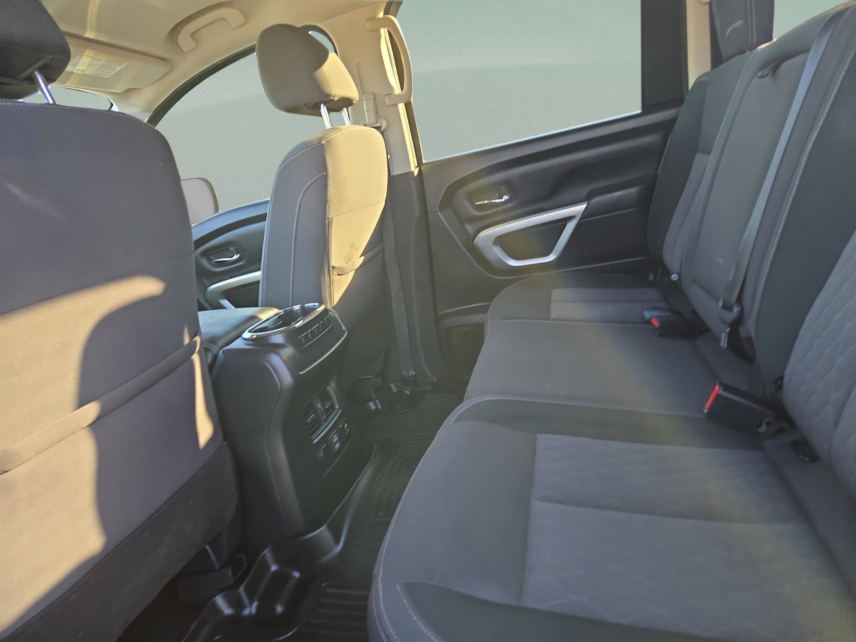 Used 2021 Nissan Titan SV w/ SV Convenience Package image 28