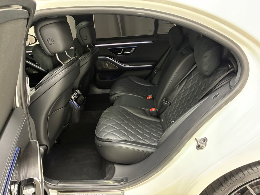 Used 2022 Mercedes-Benz S 580 4MATIC Sedan w/ AMG Line Package image 12