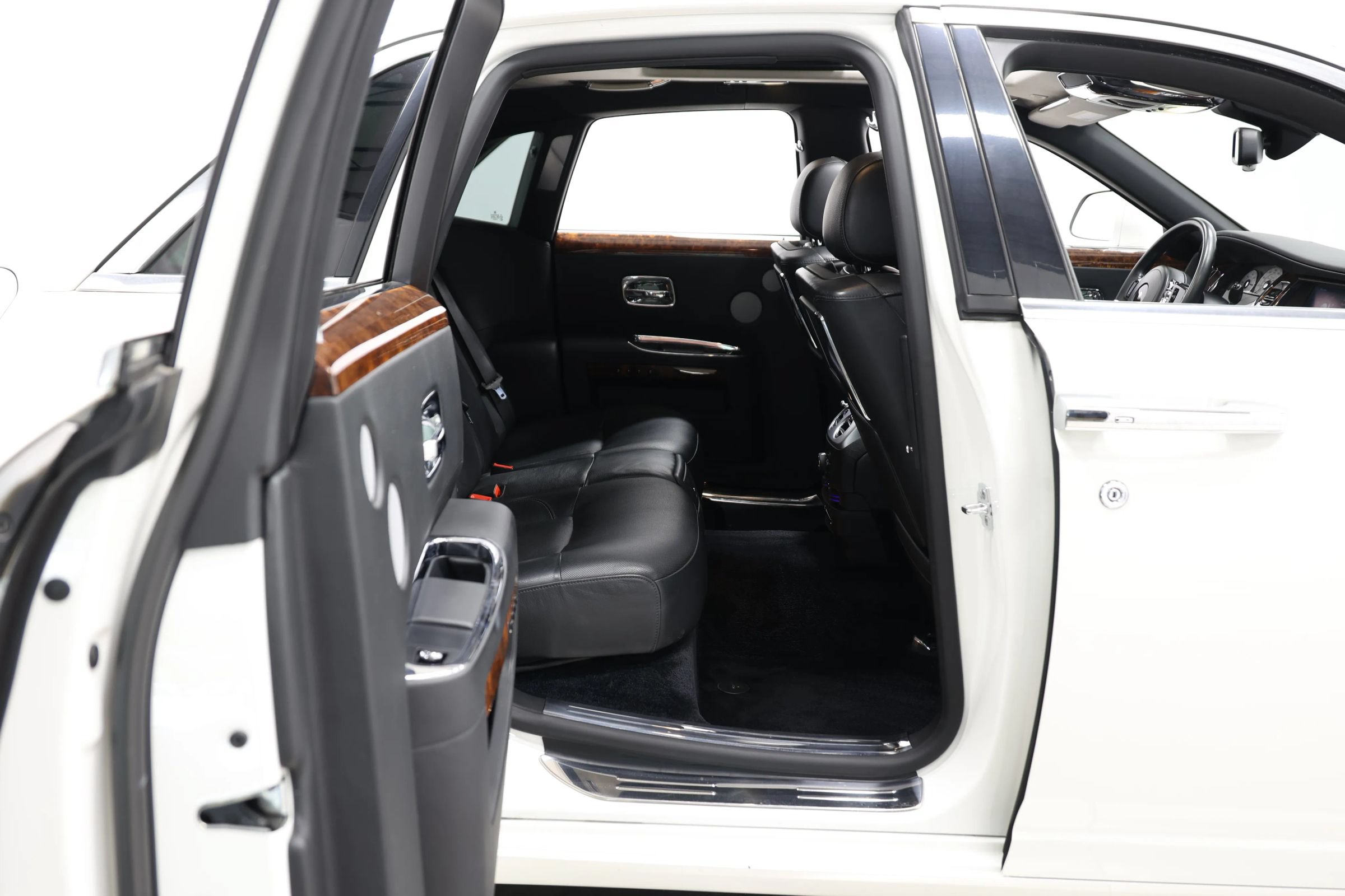 Used 2013 Rolls-Royce Ghost RWD image 97