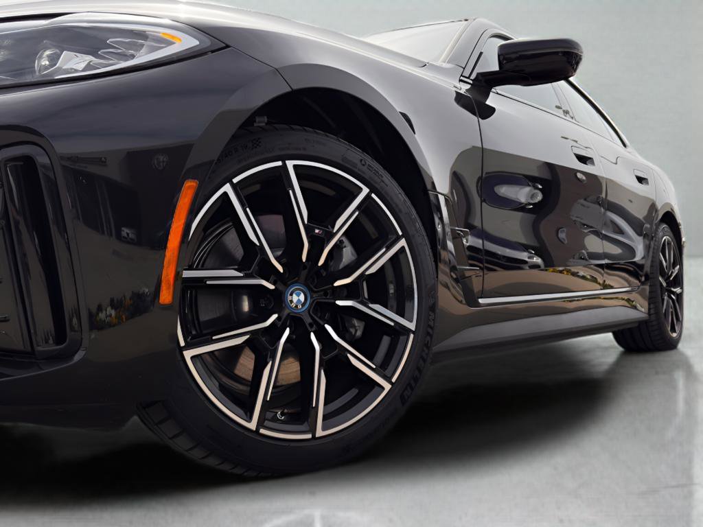 Used 2023 BMW i4 eDrive40 w/ M Sport Package image 32