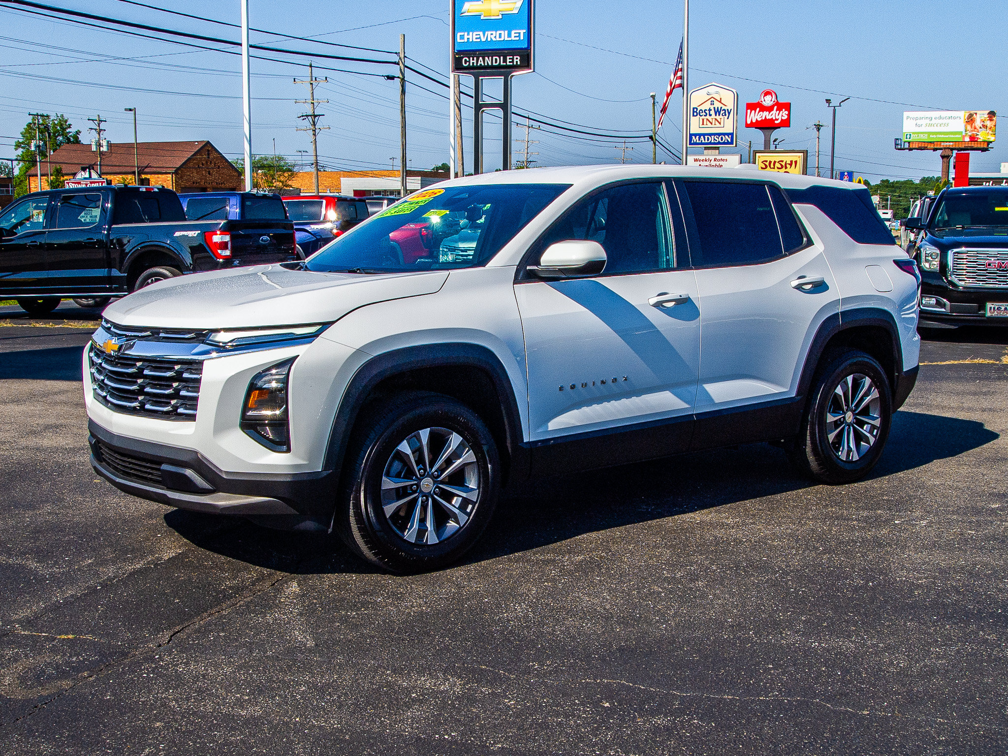 Used 2026 Chevrolet Equinox LT FWD image 3