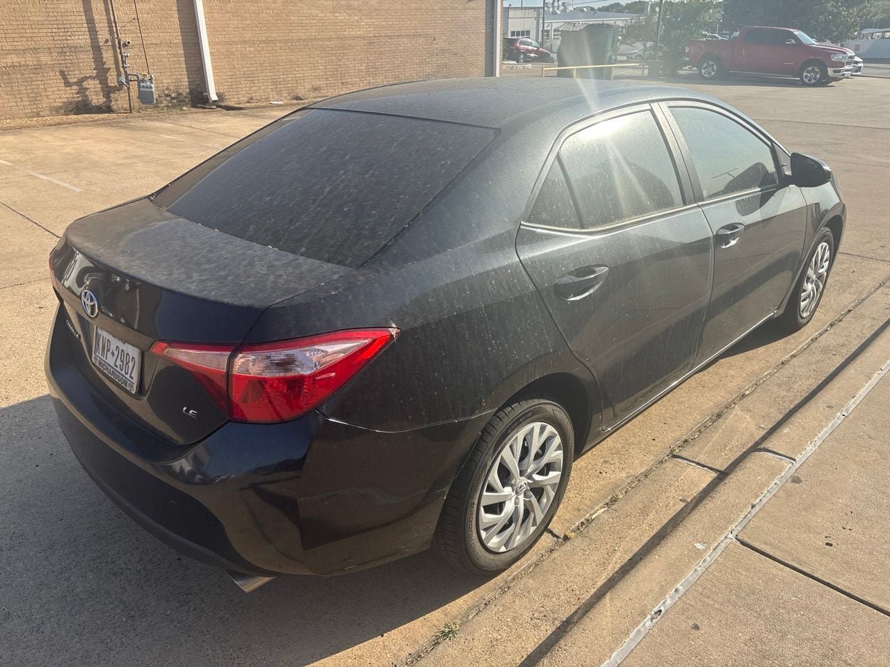 Used 2018 Toyota Corolla LE FWD image 4