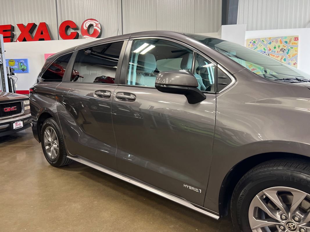 Used 2021 Toyota Sienna LE image 60