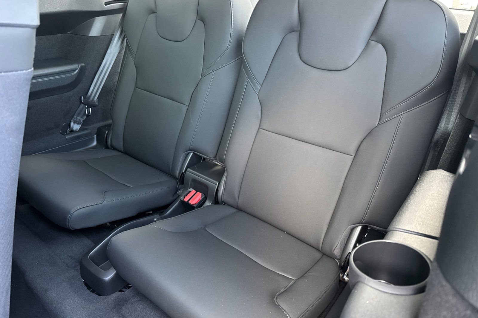 New 2026 Volvo XC90 T8 Plus w/ Protection Package AWD/4WD image 16