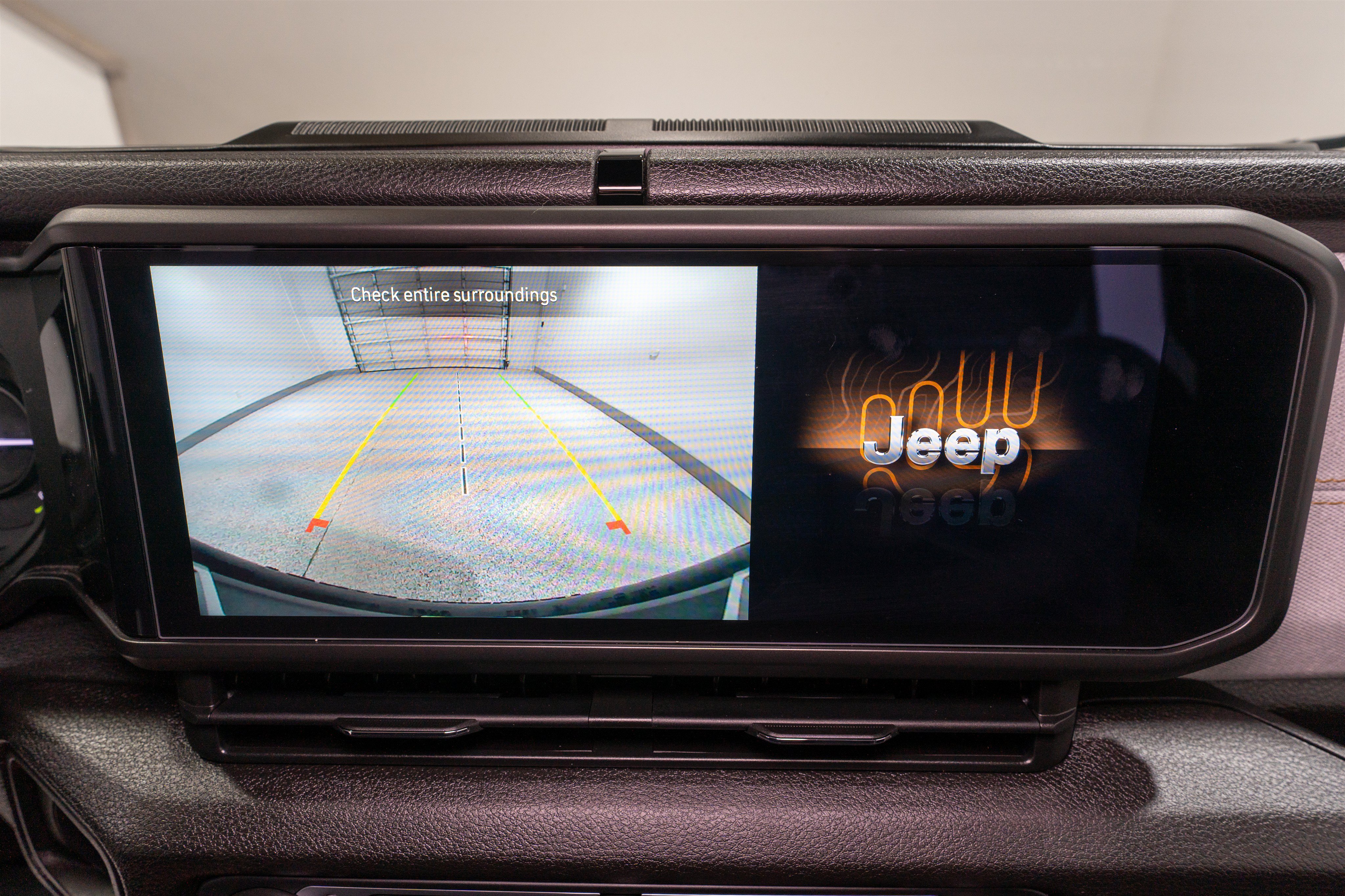 Used 2024 Jeep Wrangler Unlimited w/ Convenience Group AWD/4WD image 19