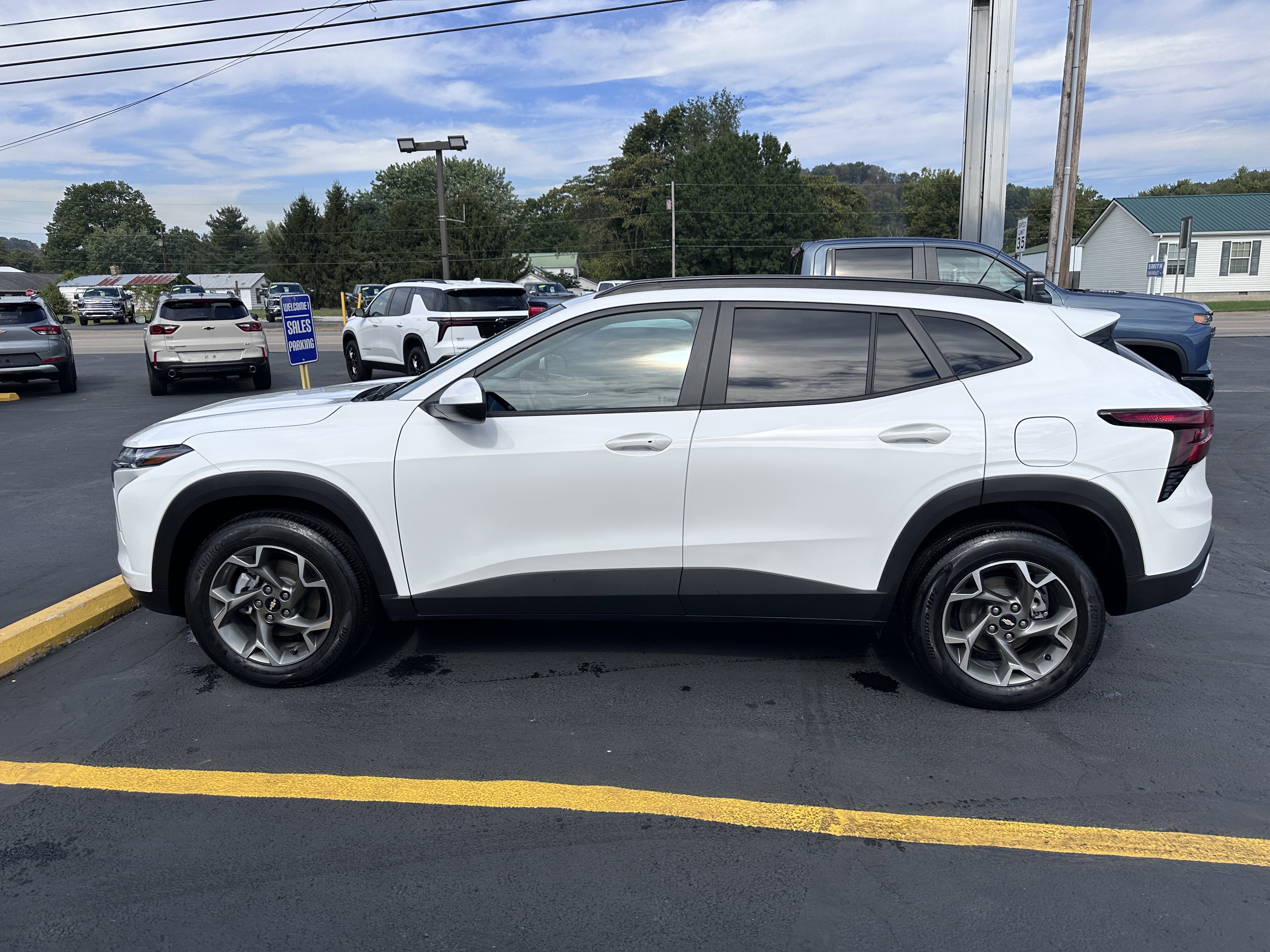 Used 2025 Chevrolet Trax LT w/ Driver Confidence Package image 5