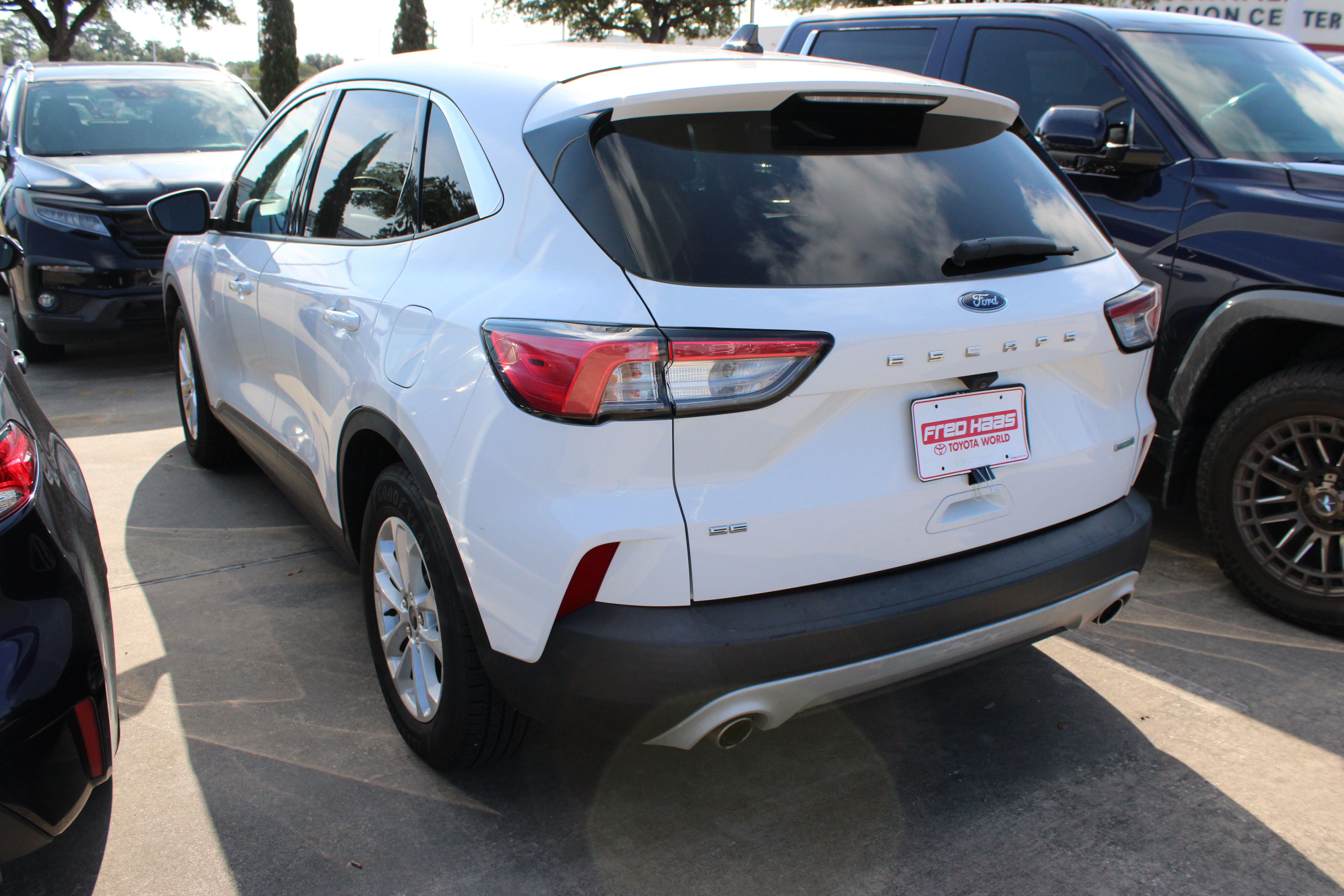 Used 2020 Ford Escape SE FWD image 5
