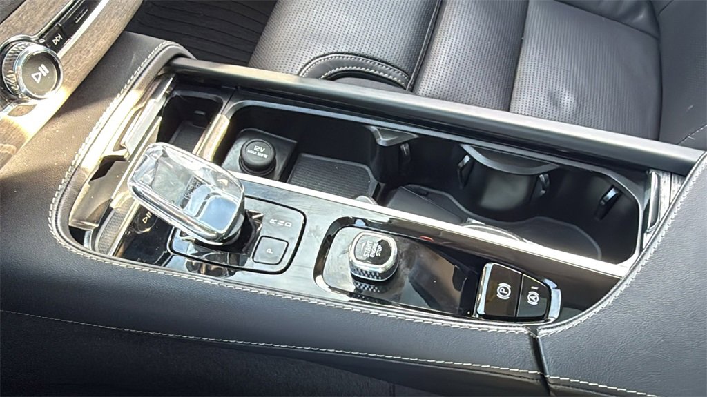 Certified 2024 Volvo XC90 T8 Ultimate w/ Protection Package image 20