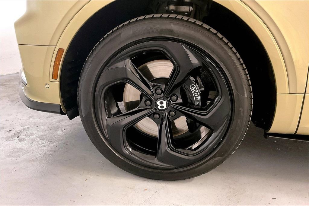 Used 2023 Bentley Bentayga image 17