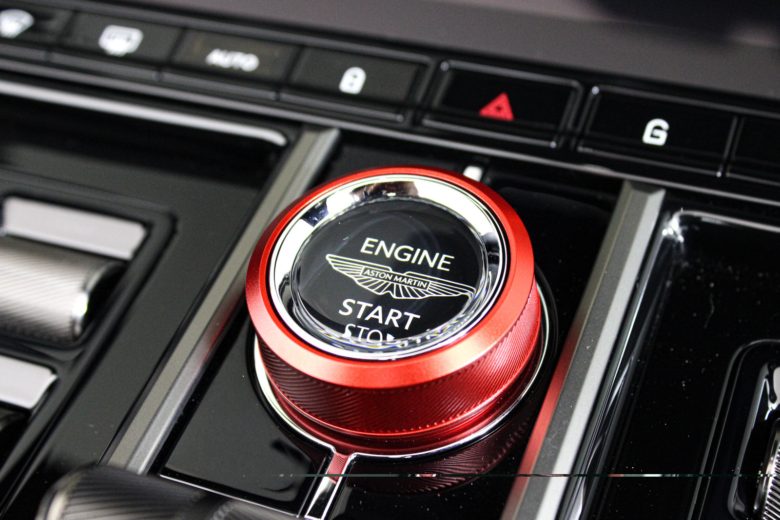 Used 2026 Aston Martin V8 Vantage S RWD image 33