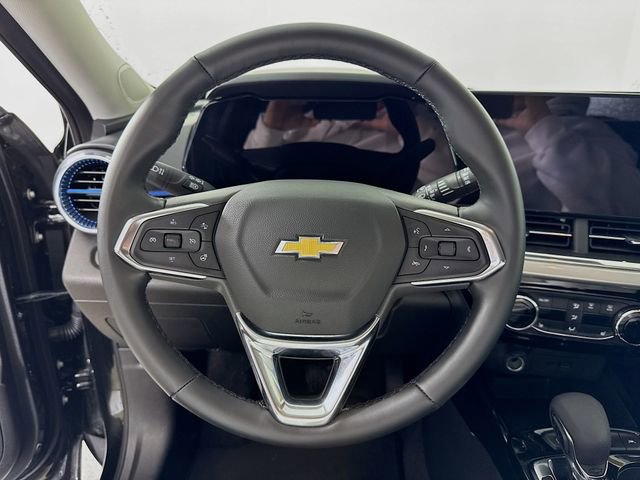 Used 2025 Chevrolet Trax LT w/ LT Convenience Package image 12