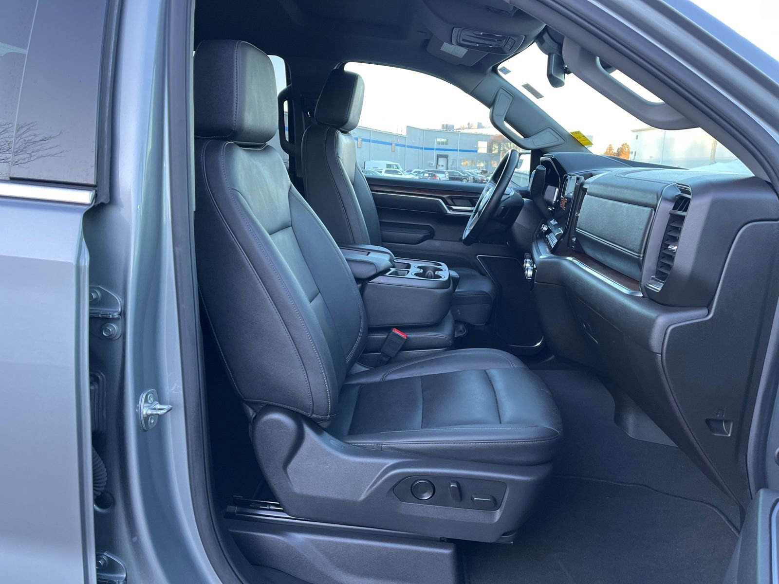 Certified 2025 GMC Sierra 1500 SLT image 15