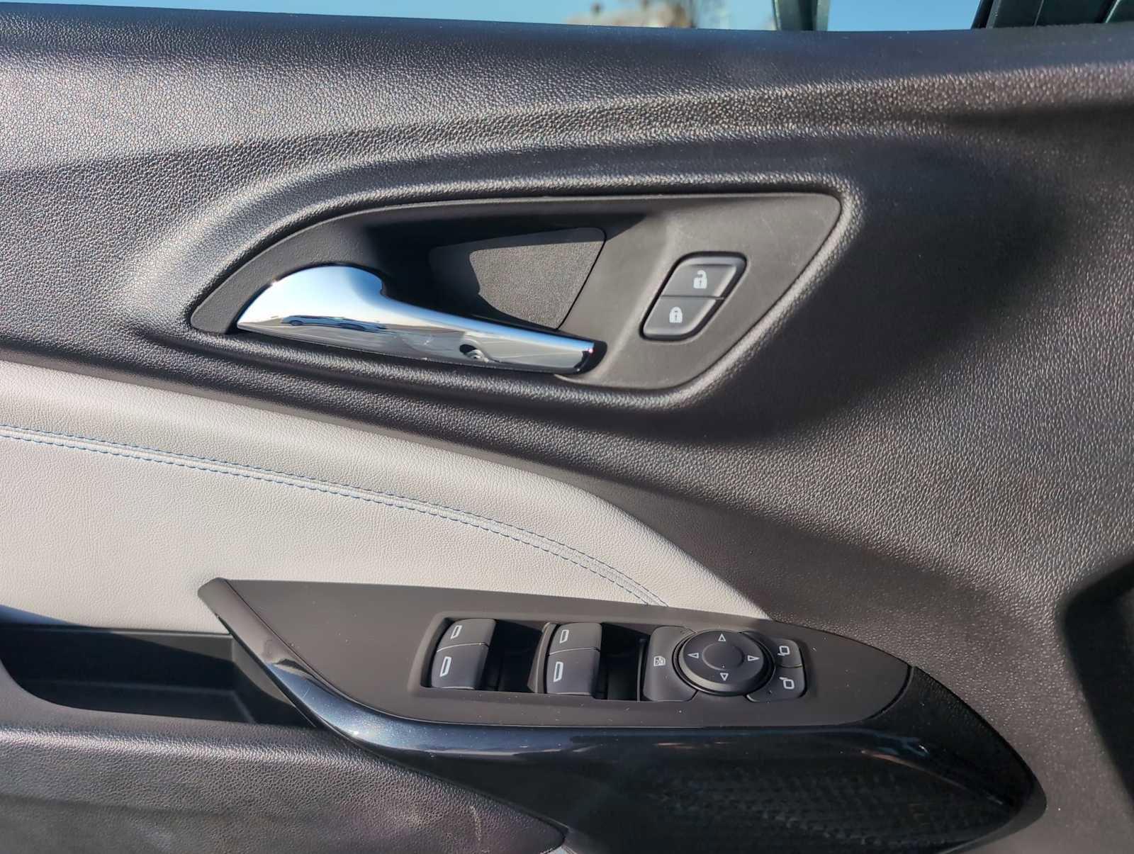 Used 2025 Chevrolet Trax LT w/ LT Convenience Package image 22