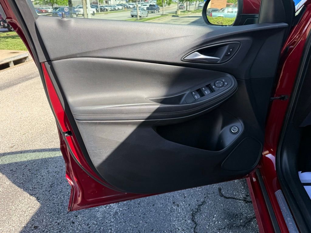 Used 2020 Buick Encore GX Select w/ Sport Touring Package FWD image 16