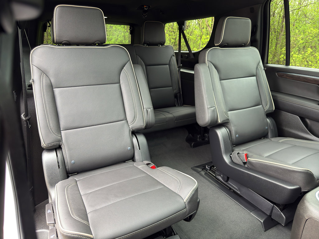Used 2025 Chevrolet Suburban Premier AWD/4WD image 29