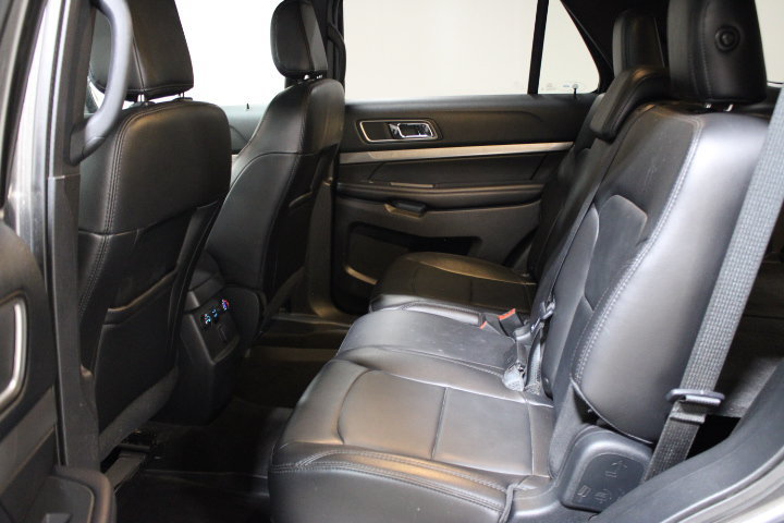 Used 2018 Ford Explorer XLT w/ Equipment Group 202A AWD/4WD image 14