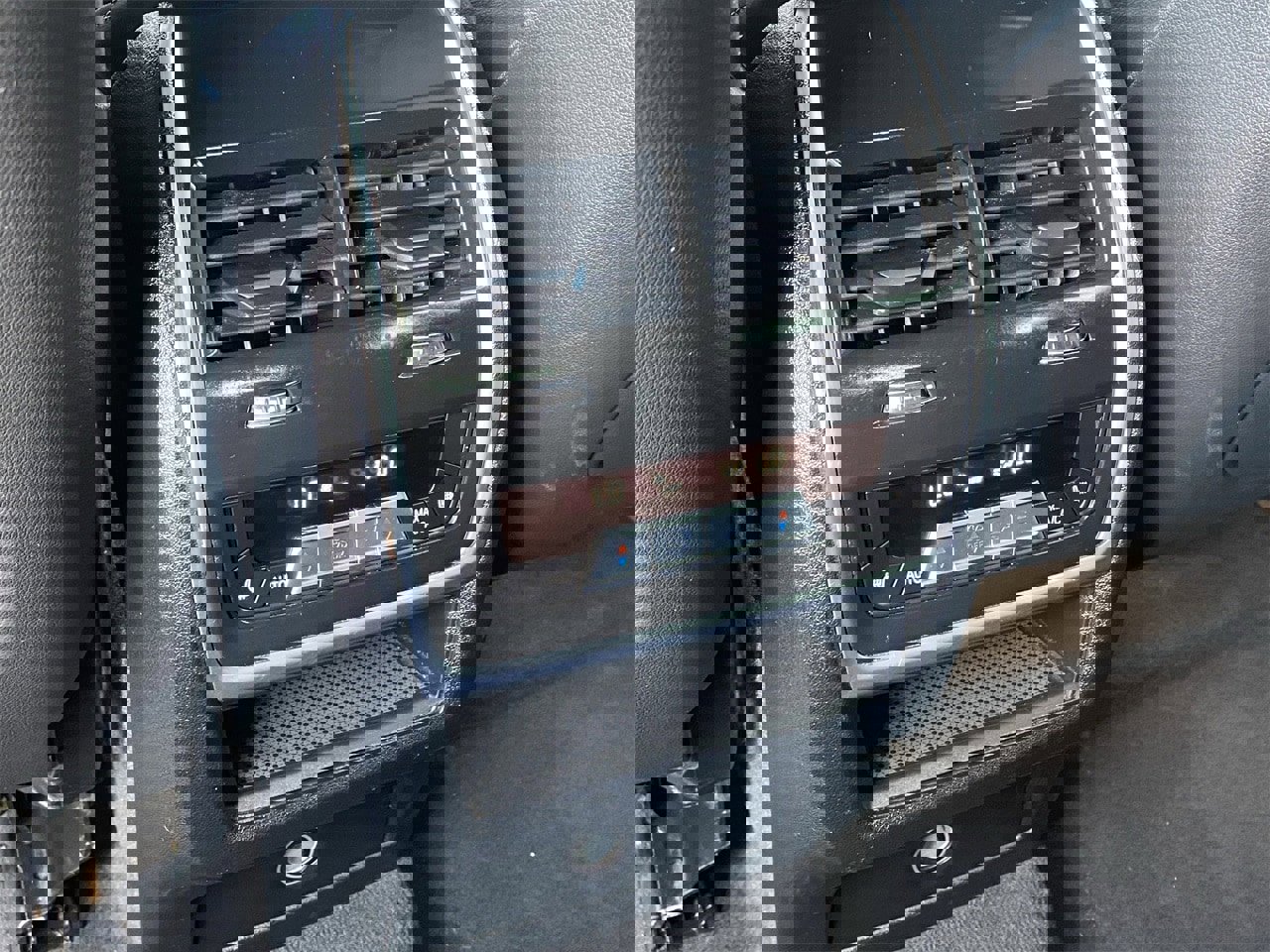 Used 2023 BMW X6 xDrive40i w/ M Sport Package image 15