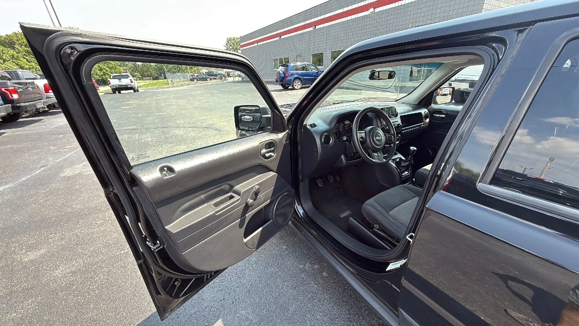 Used 2014 Jeep Patriot Sport image 9