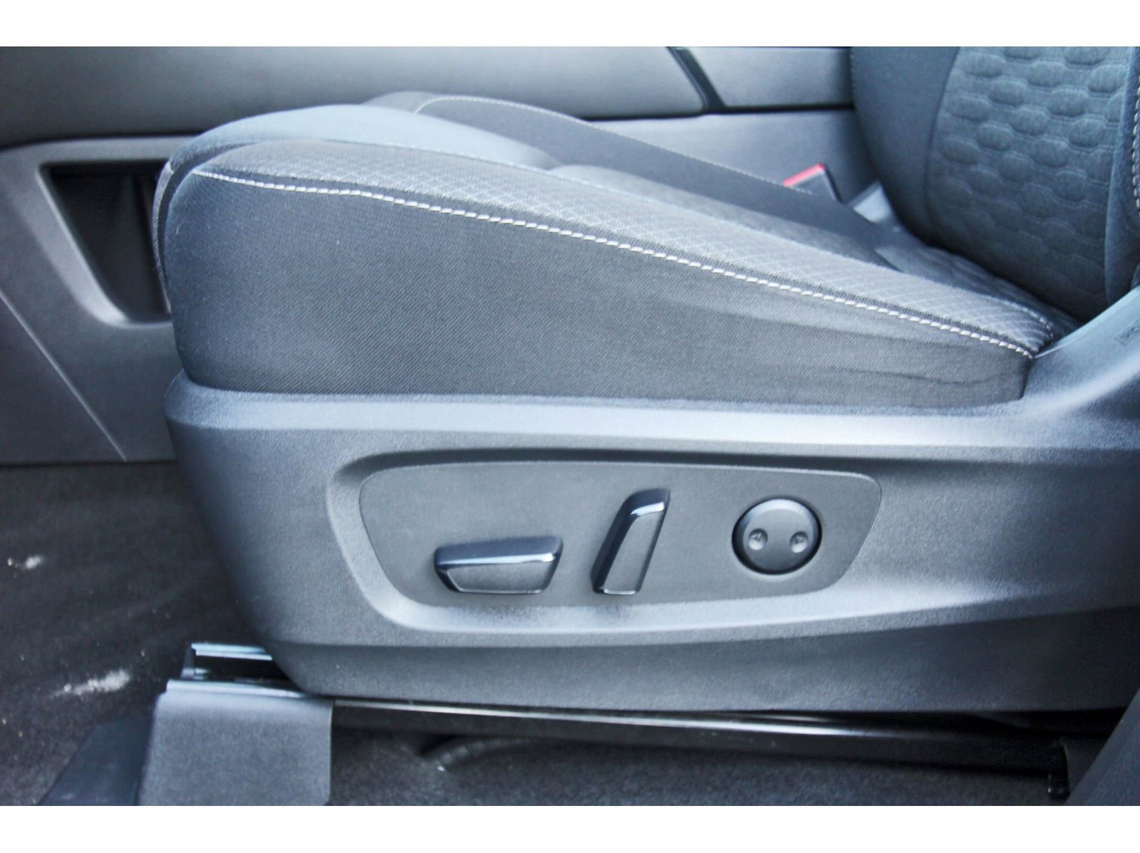 Used 2023 Nissan Pathfinder SV image 30