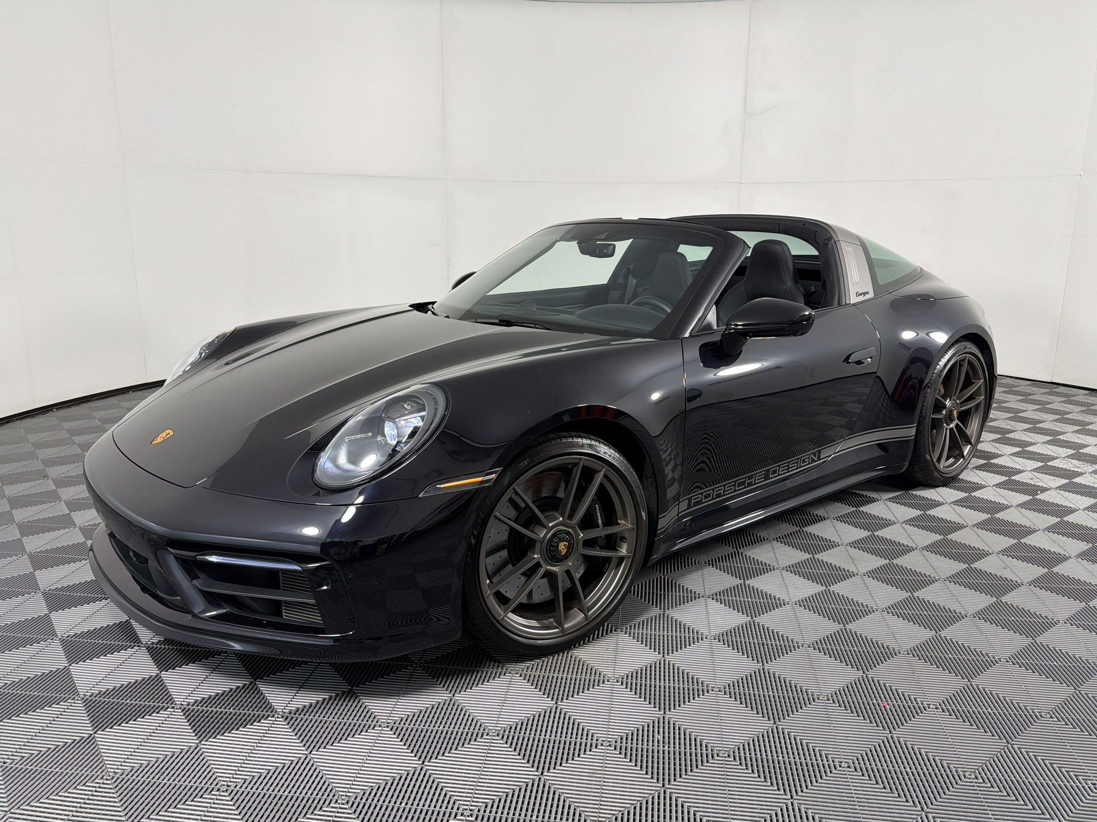 Certified 2023 Porsche 911 50th Anniversary Edition AWD/4WD image 1