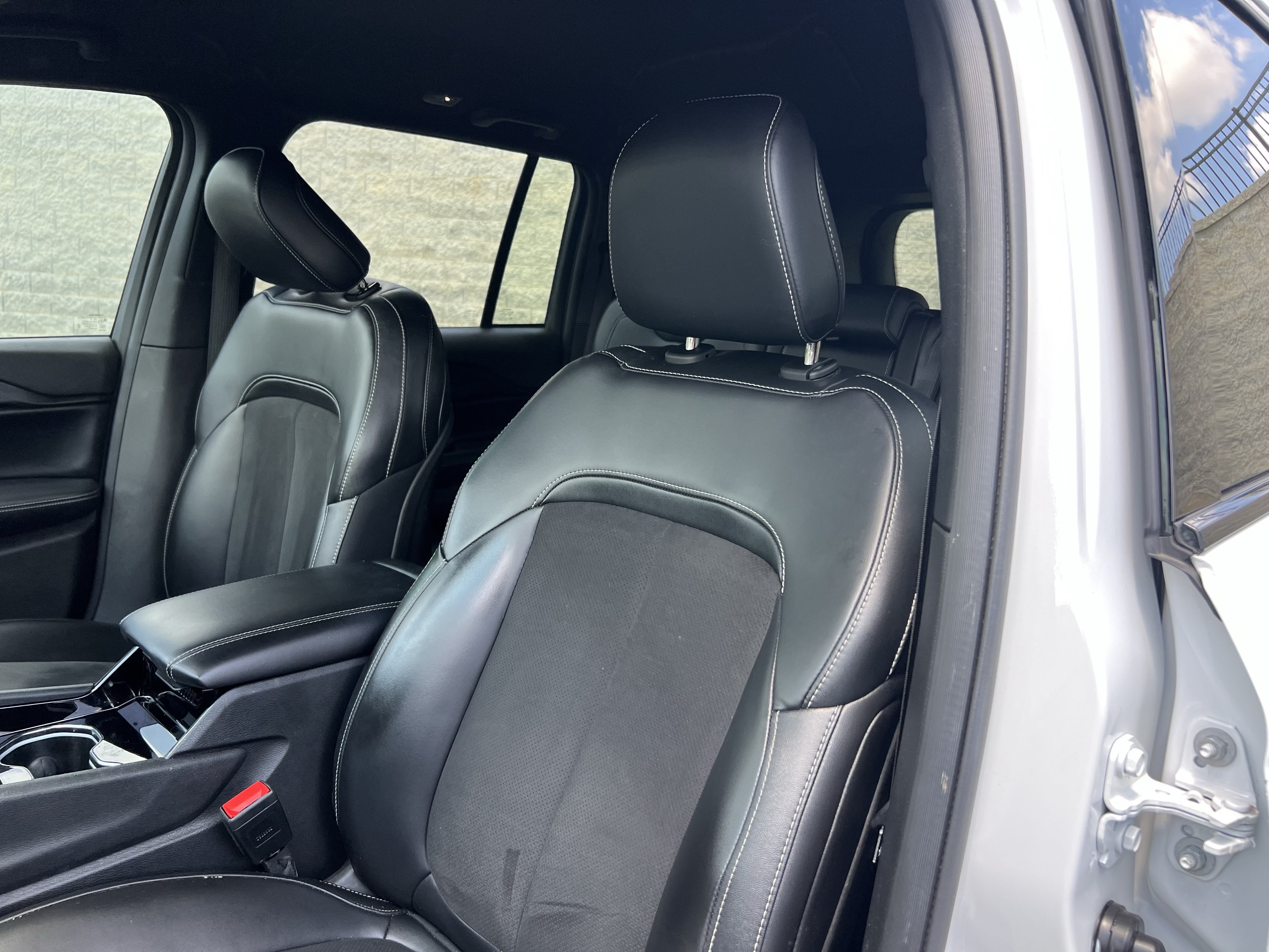 Used 2023 Jeep Grand Cherokee Altitude RWD image 18