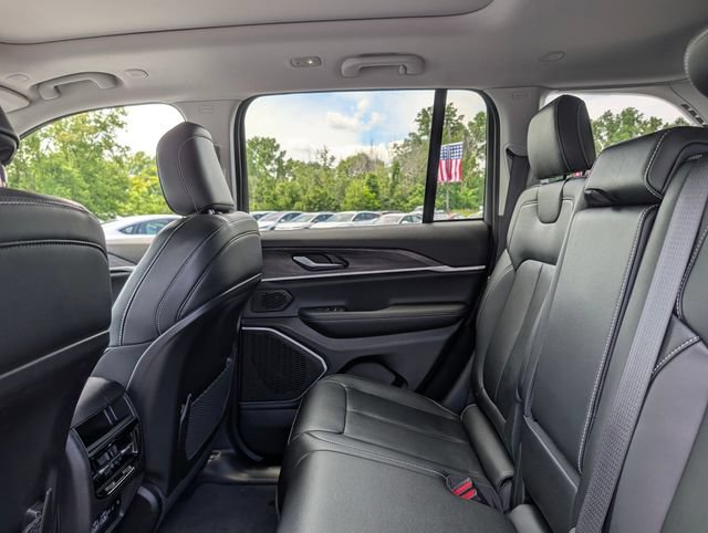 Used 2022 Jeep Grand Cherokee Limited AWD/4WD image 17