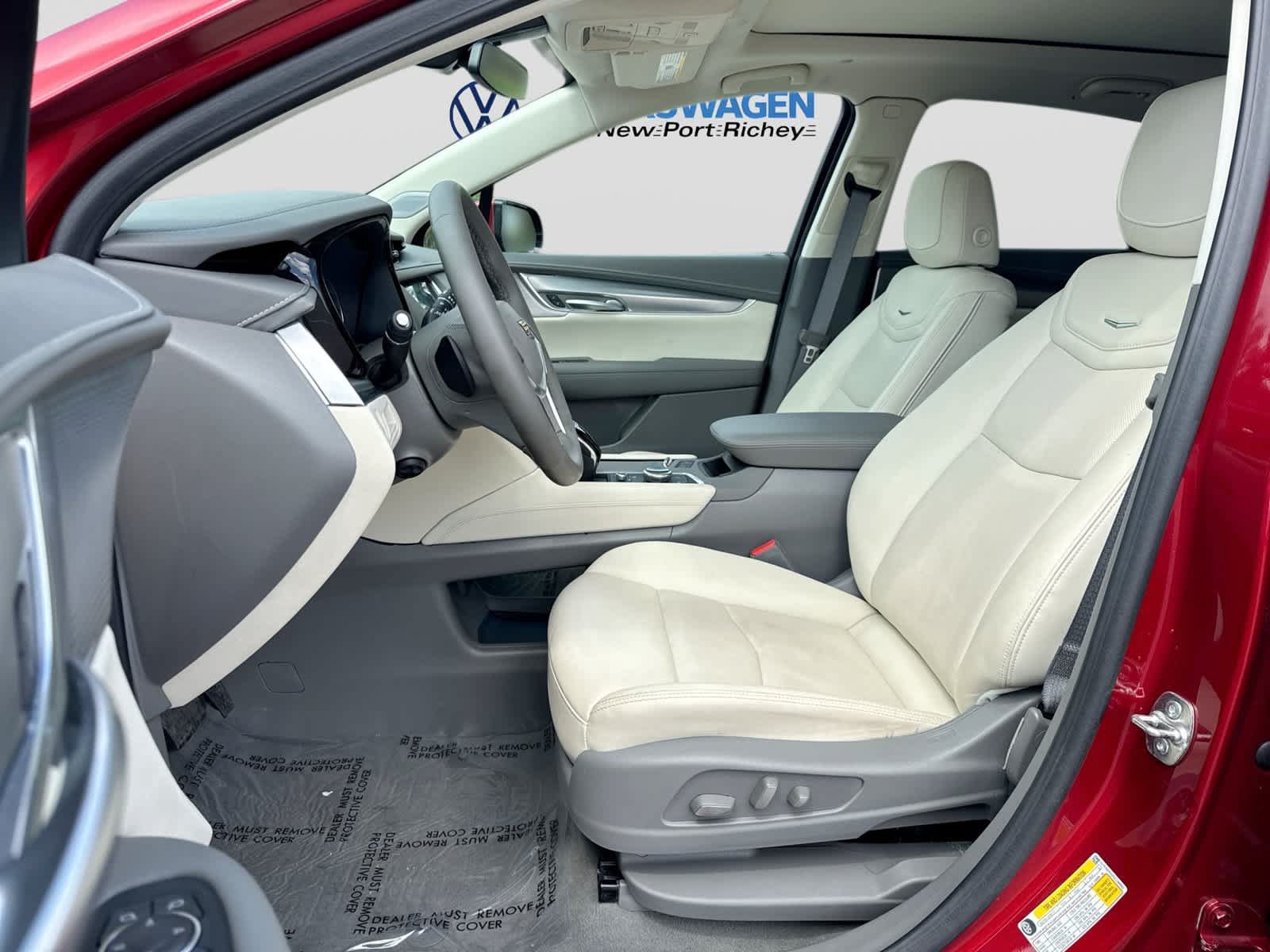 Used 2025 Cadillac XT5 Premium Luxury w/ LPO, Floor Liner Package AWD/4WD image 22