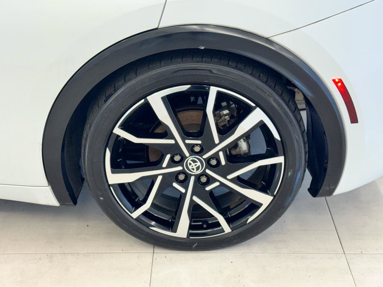 Used 2024 Toyota Prius Prime FWD image 36